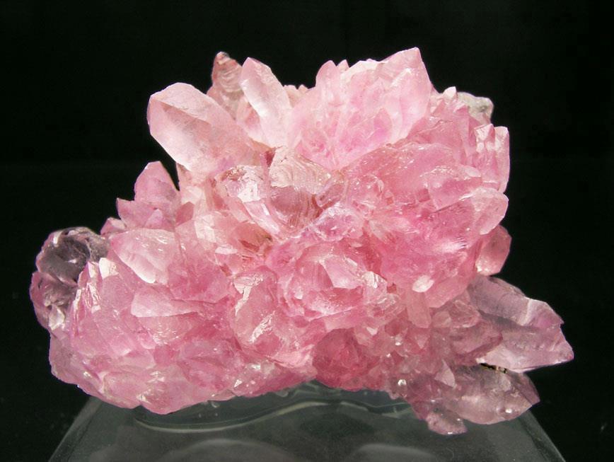 http://lovehonourandrespect.org/wp-content/uploads/2014/05/rose-quartz-crystal.jpg